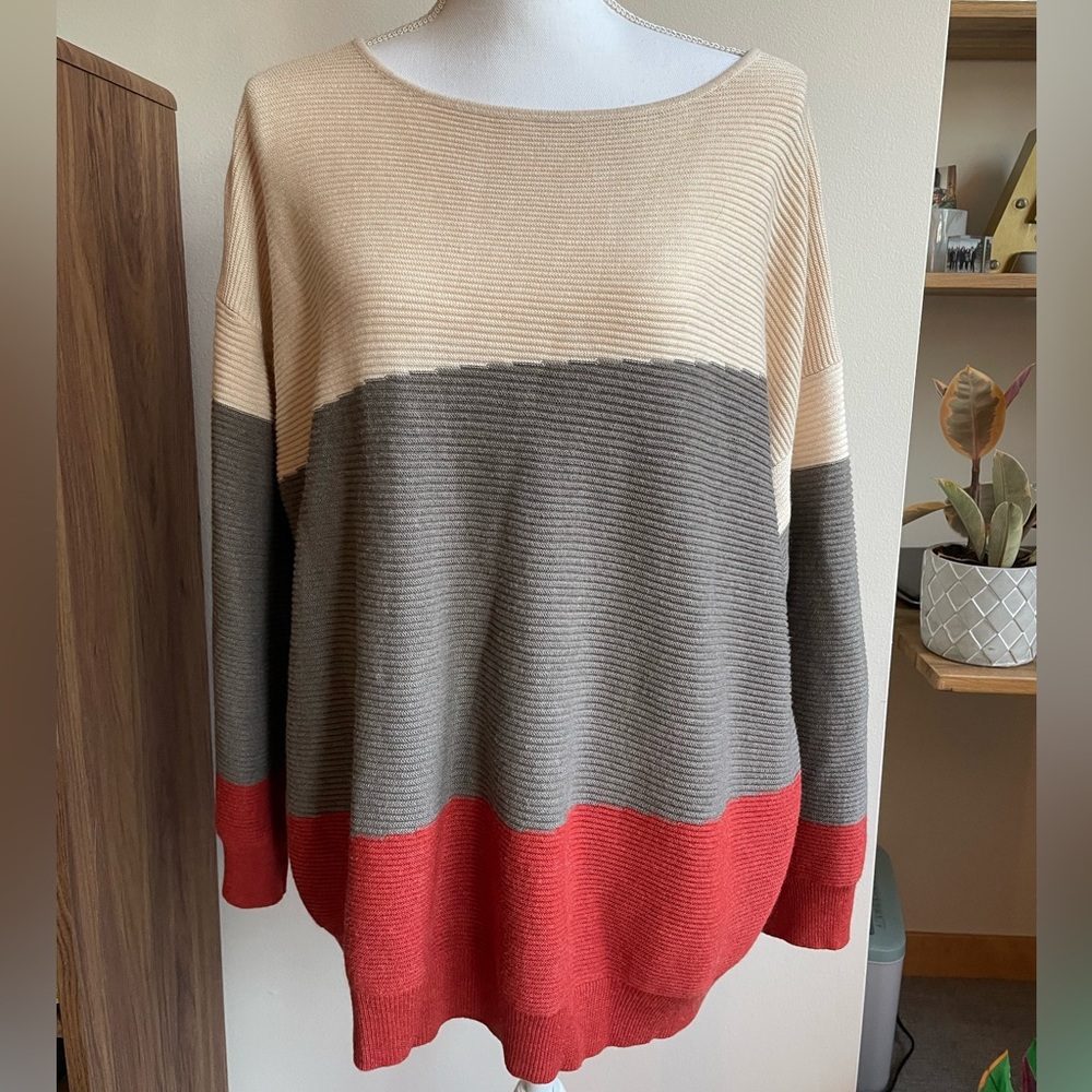 Elegant Colorblock Crew Neck Sweater - Cream, Gray, and Red